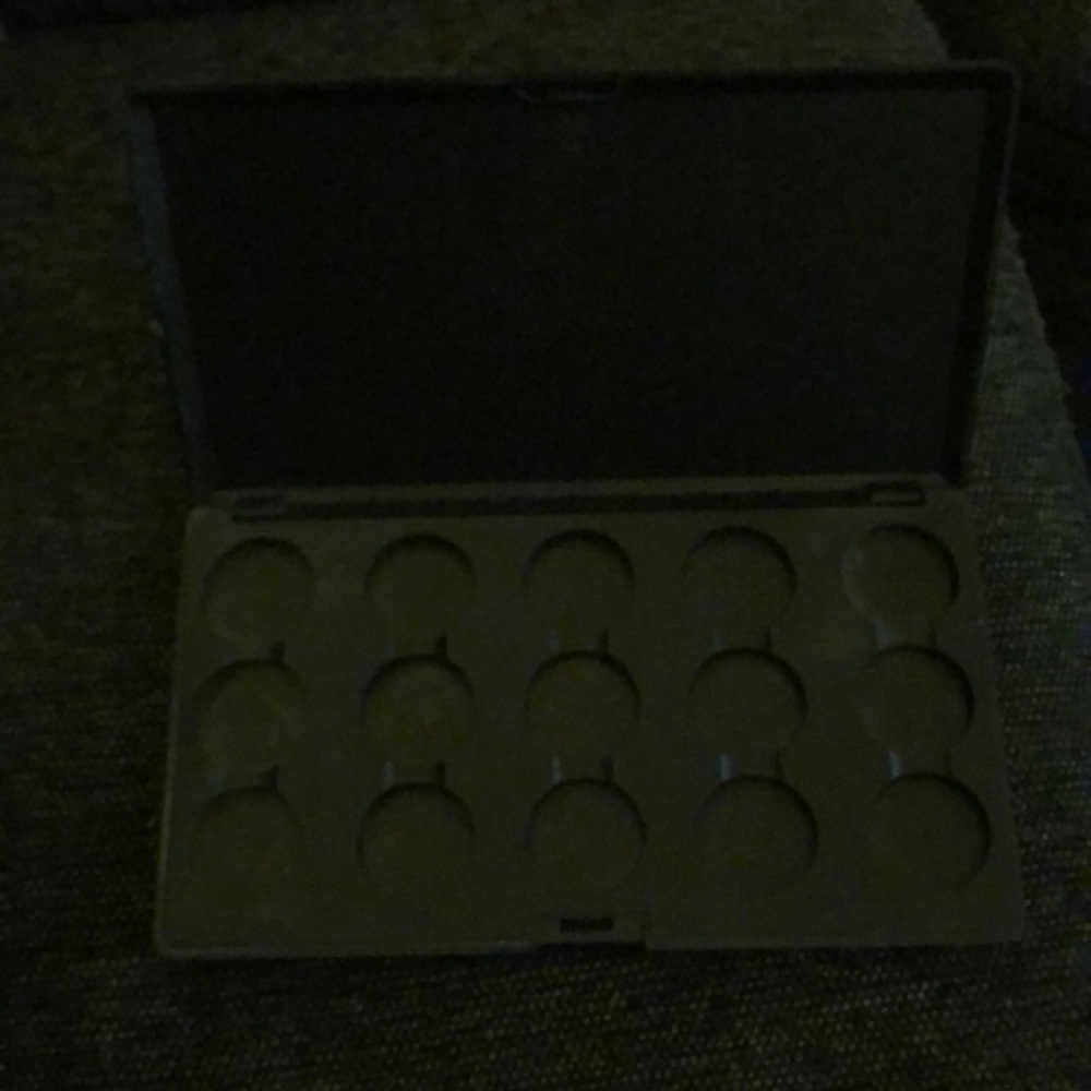 MAC empty eyeshadow holder